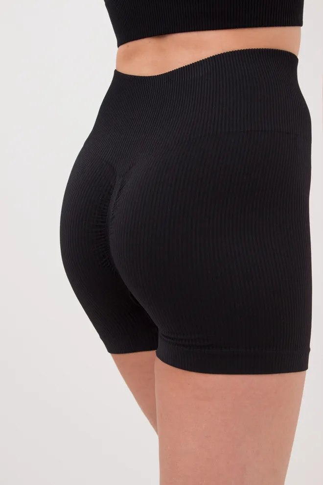Жіночі безшовні шорти в рубчик з пуш-ап ефектом SHORTS RIB SHAPE Giulia (black), чорний