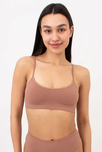 Бесшовный топ в рубчик на тонких бретелях CAMI TOP RIB Giulia (mokko), коричневый Бесшовный топ в рубчик на тонких бретелях CAMI TOP RIB Giulia (mokko), коричневый