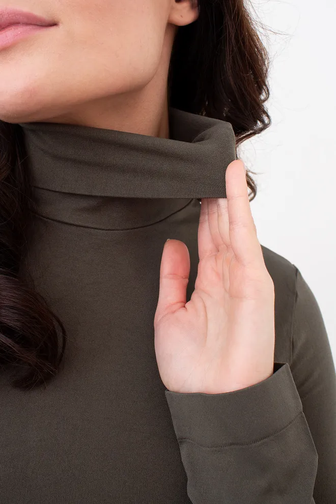 Безшовна водолазка DOLCEVITA MANICA LUNGA Giulia (khaki), зелений