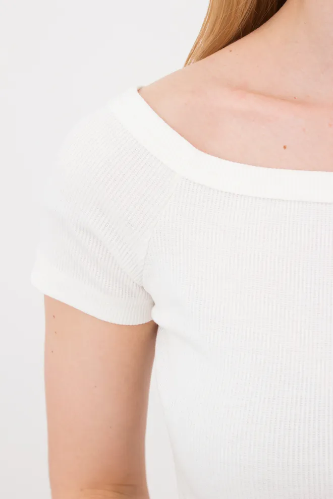 Жіноча футболка з вирізом лодочка в рубчик RIB 4812/010 Giulia milk (білий)
