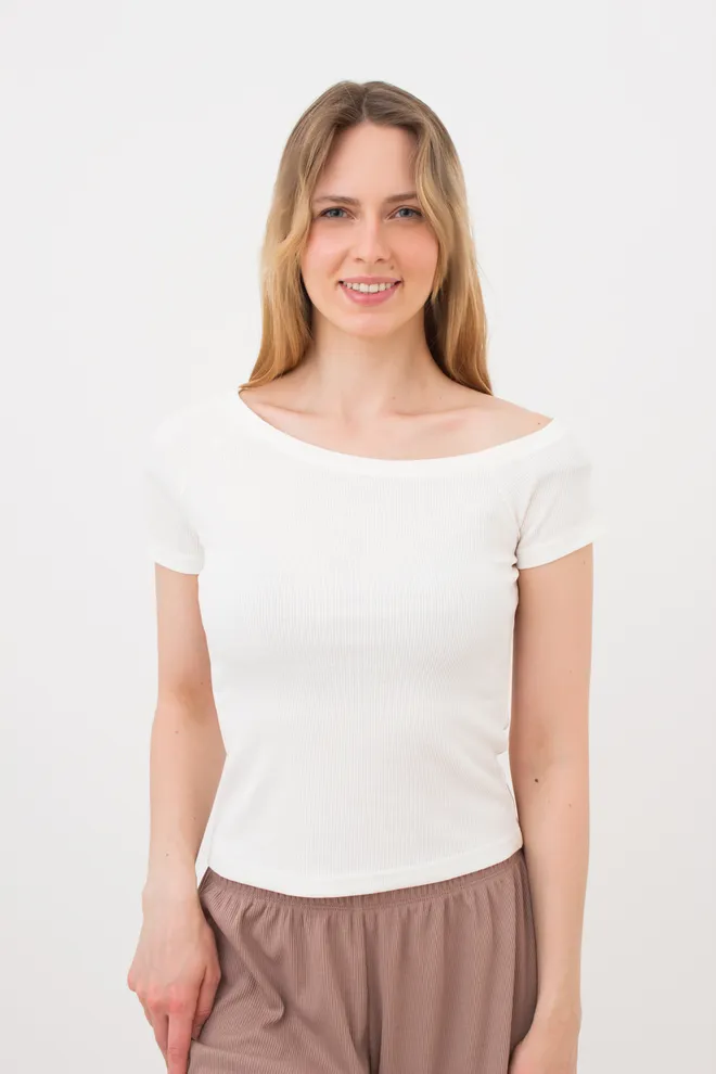 Жіноча футболка з асиметричним вирізом в рубчик RIB 4811/010 Giulia milk (білий)