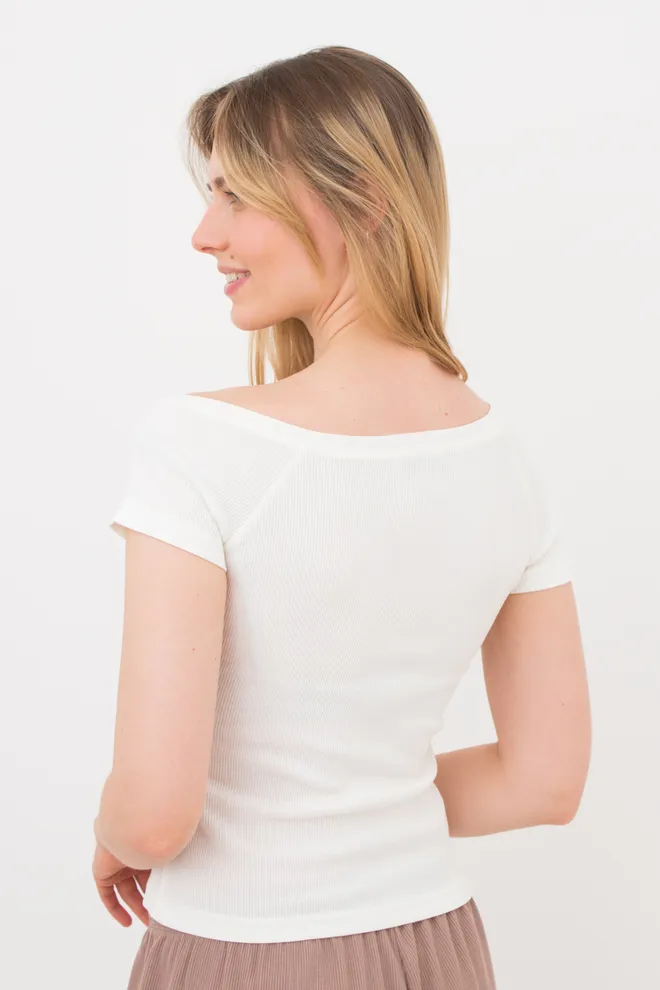 Жіноча футболка з асиметричним вирізом в рубчик RIB 4811/010 Giulia milk (білий)