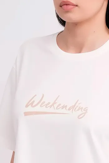 Женская футболка T-SHIRT BASIC PRINT NECK 4820/010 Giulia (milk), белый Женская футболка T-SHIRT BASIC PRINT NECK 4820/010 Giulia (milk), белый