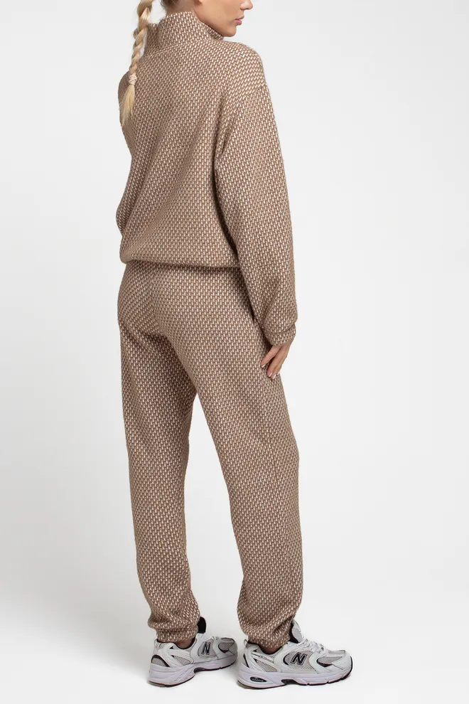 Костюм из свитера и штанов SOFTCORE 5816/290 Giulia (cocoa cupcake/white), коричневый/белый