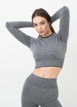 Спортивный топ укороченный с разрезом на рукаве Crop Top Sport Melange Giulia (nero), черный Спортивный топ укороченный с разрезом на рукаве Crop Top Sport Melange Giulia (nero), черный