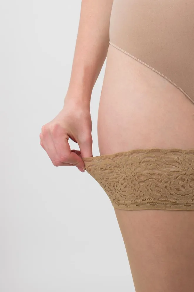 Панчохи на силіконовій резинці Emotion 20 den Giulia (daino)