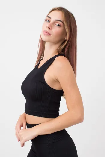 Бесшовный топ в рубчик на широких бретелях Halter top rib Giulia (black), черный Бесшовный топ в рубчик на широких бретелях Halter top rib Giulia (black), черный
