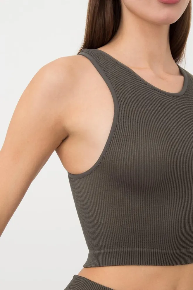 Безшовний топ в рубчик на широких бретелях Halter top rib Giulia (khaki), зелений