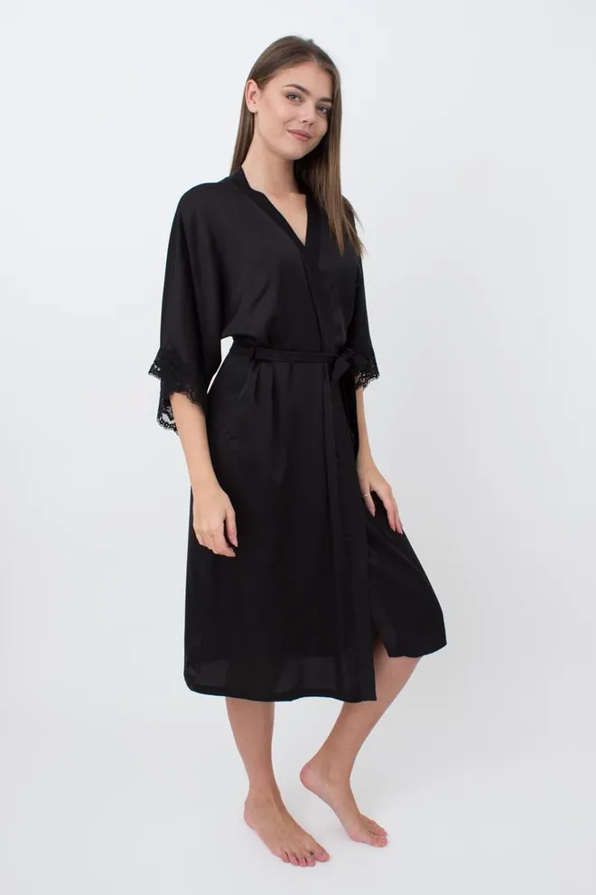 Халат жіночий на запа́х з мереживом на рукавах HELENA 7214/051 Giulia (black), чорний