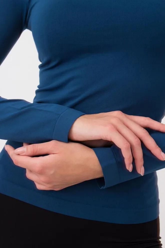 Безшовна водолазка LUPETTO MANICA LUNGA Giulia (navy peony), синій