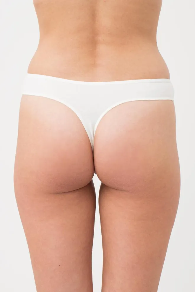 Жіночі труси стрінг Leila 2102/60 Giulia (whisper white)