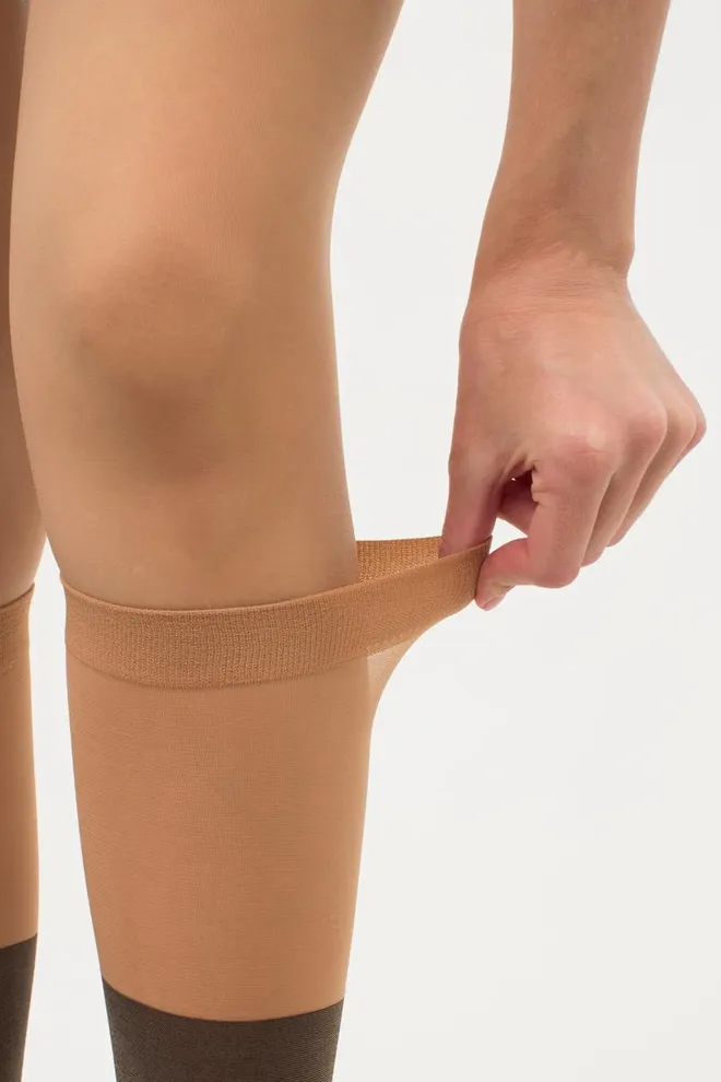 Женские капроновые гольфы с геометрическим рисунком Mg 02 Giulia (amber/nero)