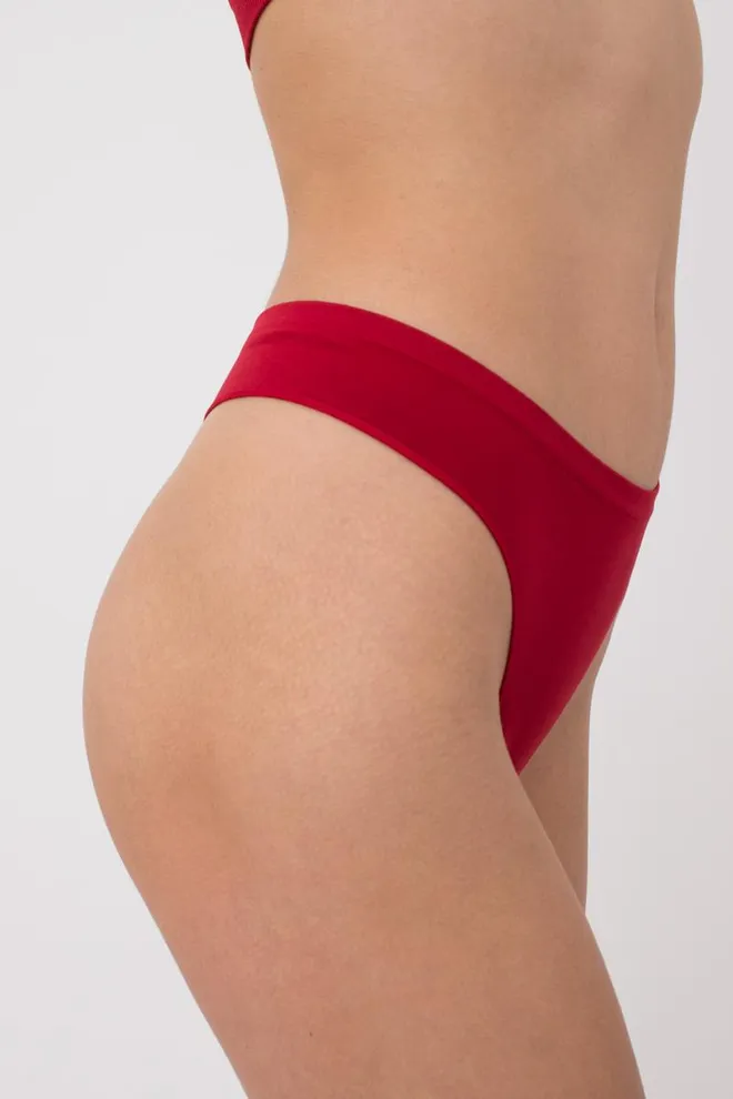 Женские бесшовные трусы стринги String briefs color Giulia (winery), бордовый