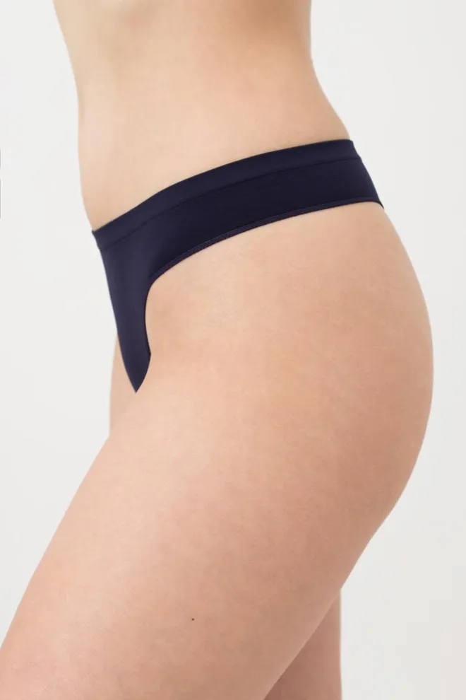 Жіночі безшовні труси стринги String briefs color Giulia (deep navy)