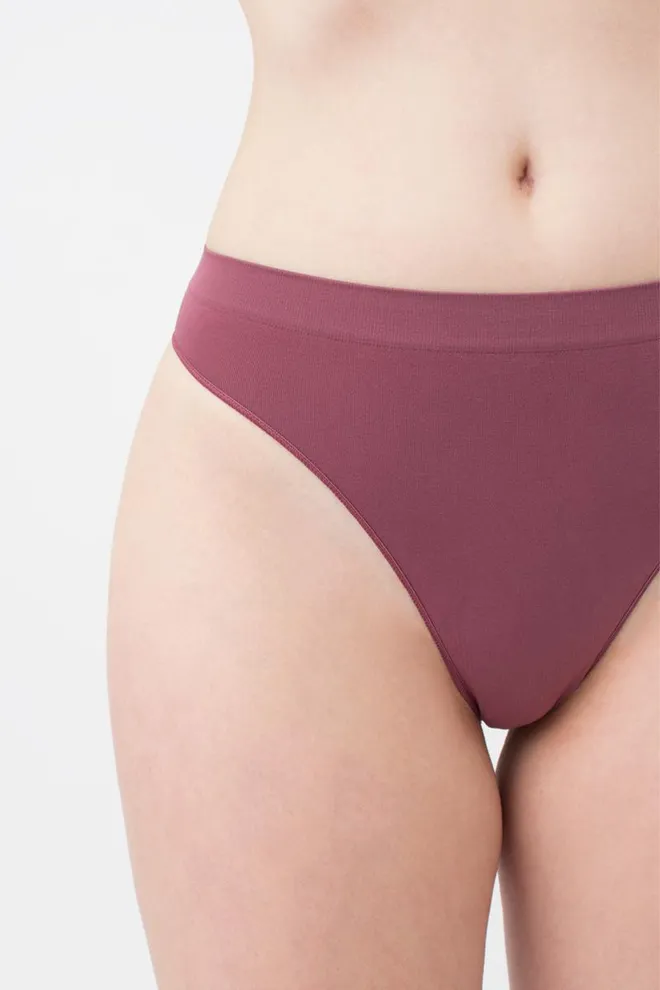 Женские бесшовные трусы стринги String invisible Giulia (flamenco)