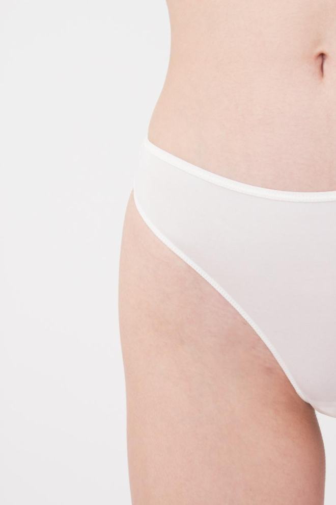 Жіночі труси стринги Sentiment 2102/40 Giulia (whisper white)