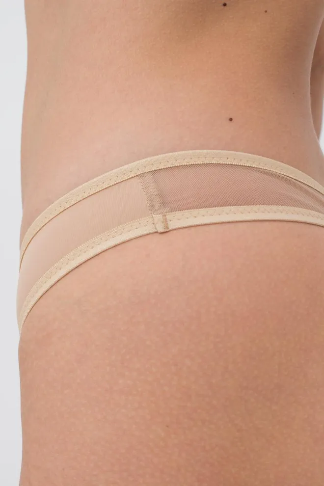 Женские трусы стринги Soft micro 2102/22 Giulia (beige)