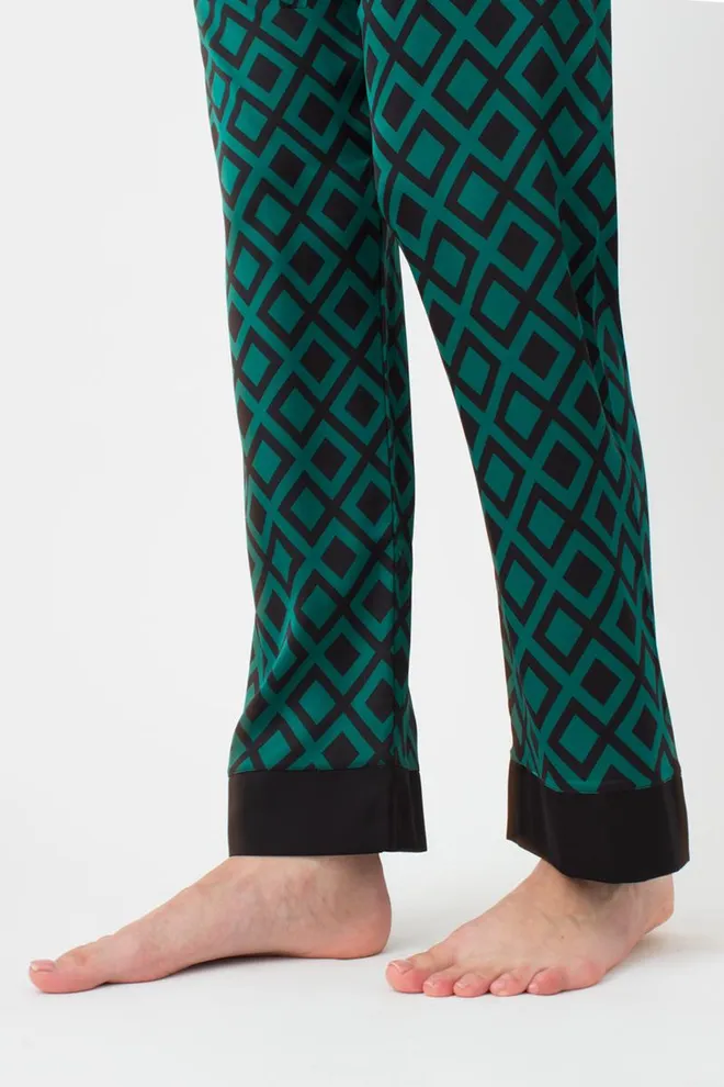 Піжама жіноча на запах із поясом і штанами Tiffany 5506/050 Giulia (green/black)