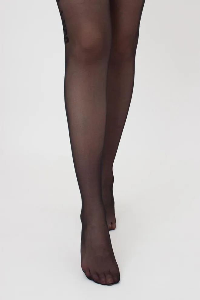 Чулки с надписью на силиконовой резинке Vogue 20 model 2 Giulia (nero)