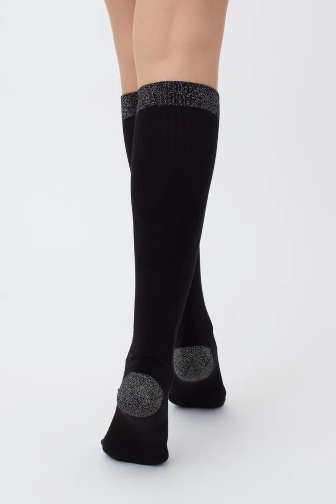 Жіночі блискучі гольфи Wg1 lurex rib 001 Giulia (black/silver metallic)