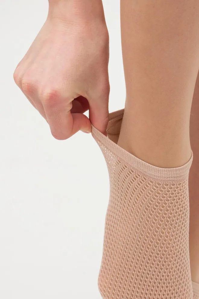 Шкарпетки жіночі невидимі з ажурним малюнком спортивні WS1 Air Pa 002 Giulia (nude)