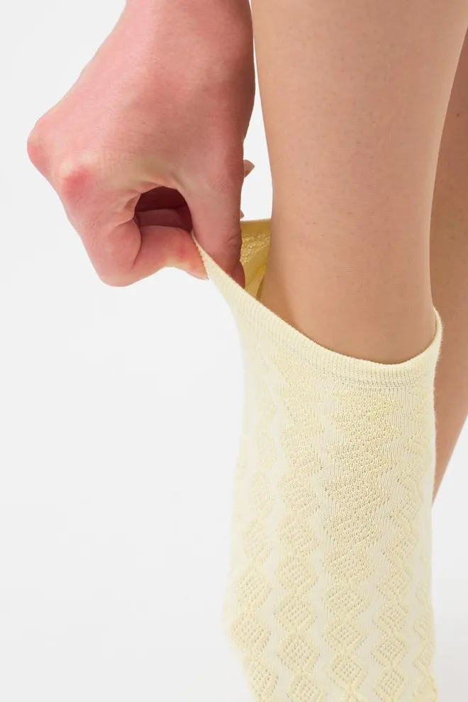Жіночі короткі шкарпетки з візерунком Ws1 Soft Background 003 Giulia (light yellow)