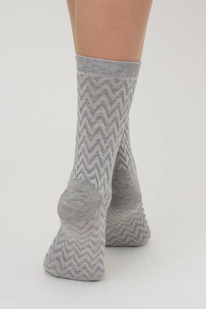 Носки женские классические с фактурным узором Ws3 Background 002 Giulia (light grey melange)