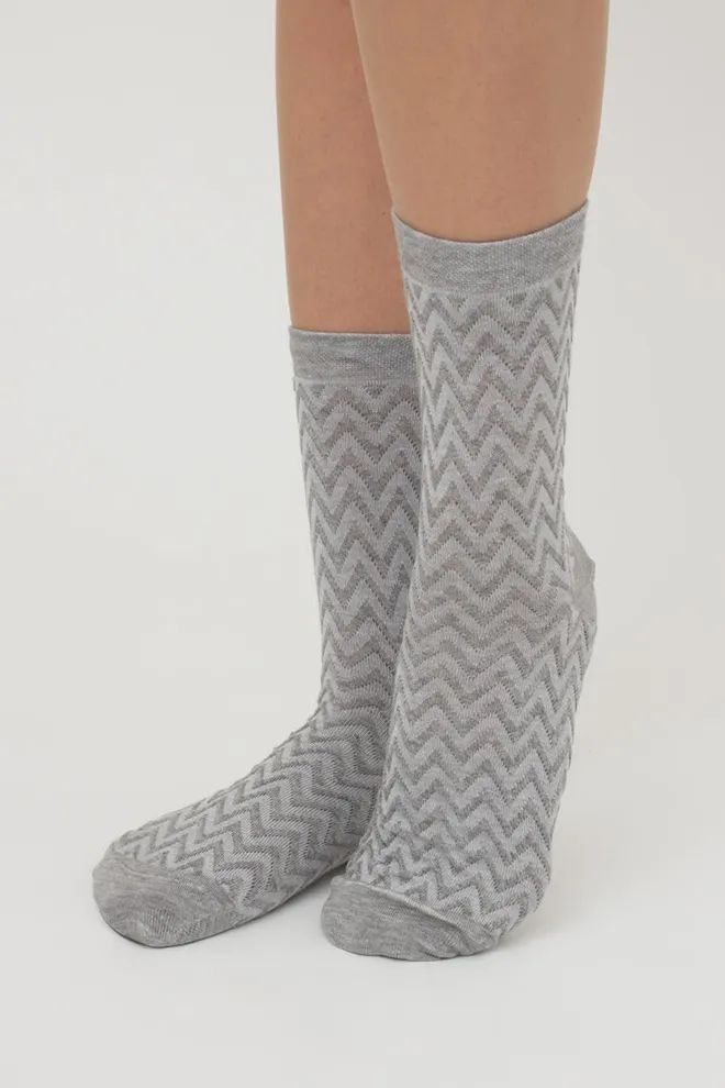 Носки женские классические с фактурным узором Ws3 Background 002 Giulia (light grey melange)