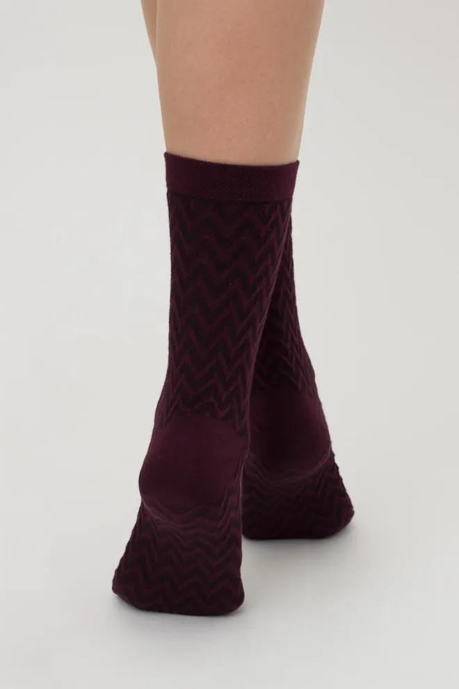 Носки женские классические с фактурным узором Ws3 Background 002 Giulia (vintage grape)