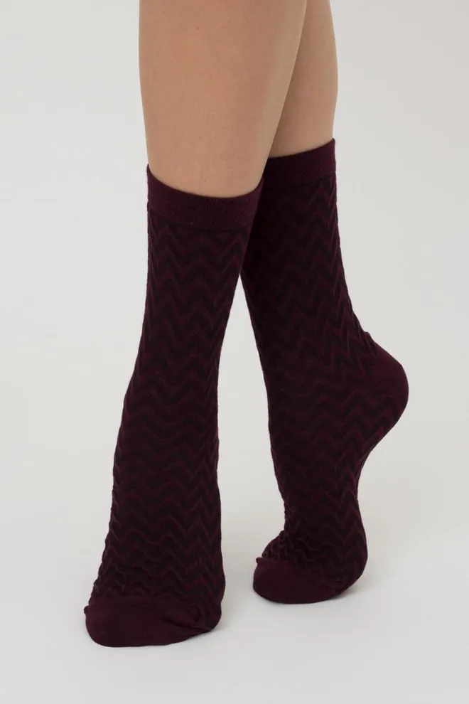 Носки женские классические с фактурным узором Ws3 Background 002 Giulia (vintage grape)