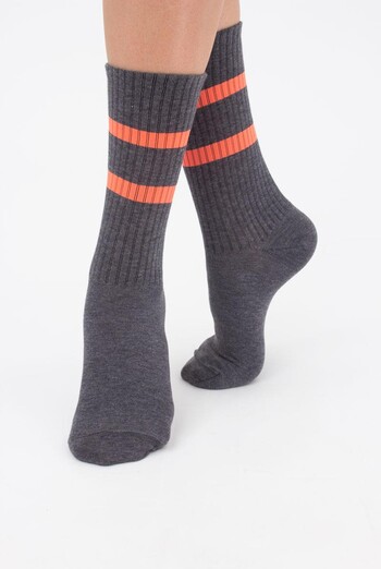 Шкарпетки жіночі класичні Ws3 soft neon 002 Giulia (dark grey melange/orange)