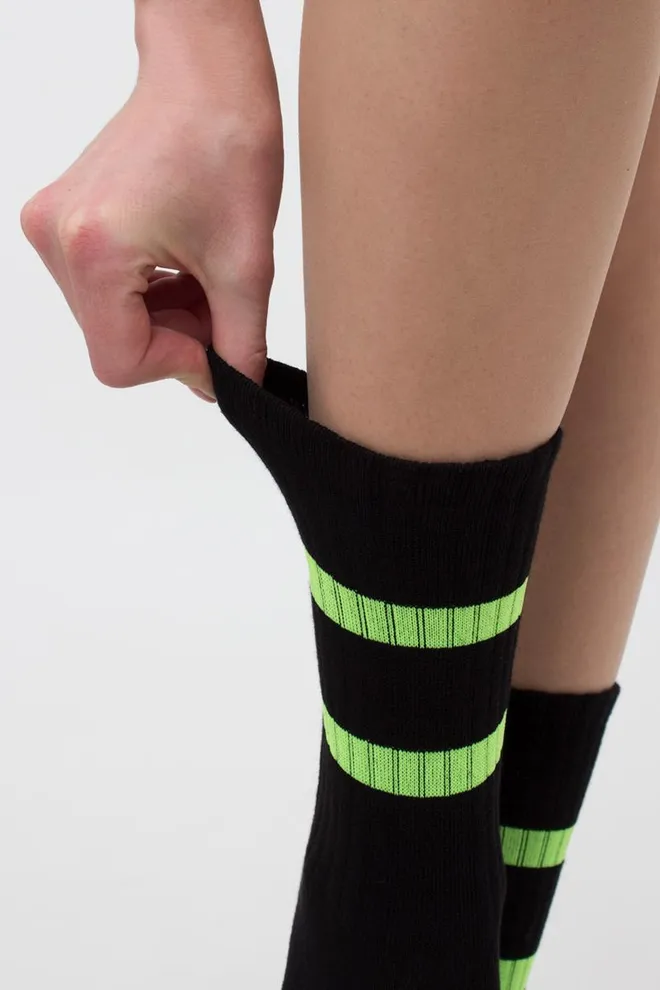 Шкарпетки жіночі класичні Ws3 soft neon 002 Giulia (black/yellow)