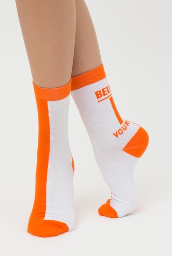 Шкарпетки жіночі високі з написом WS3 Text 001 Giulia (white/orange) Шкарпетки жіночі високі з написом WS3 Text 001 Giulia (white/orange)