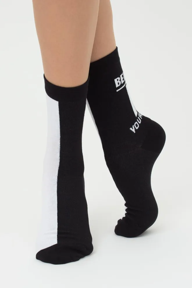 Шкарпетки жіночі високі з написом WS3 Text 001 Giulia (black/white)