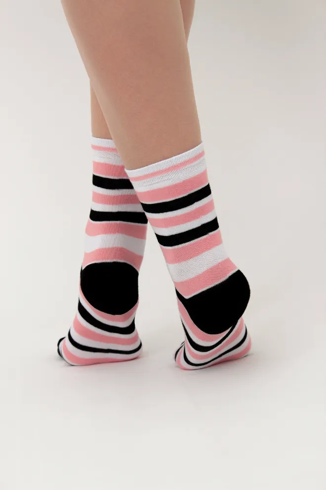 Набір кольорових жіночих шкарпеток WS3 SET 8  Giulia (black/white/geranium) чорний/білий/рожевий