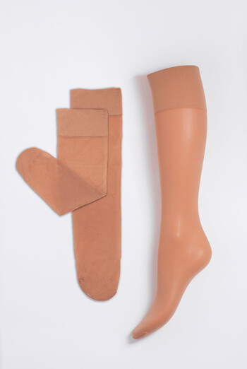 Классические матовые гольфы SOFT MATT KNEE-HIGHS 40 GAMB Giulia (daino), бежевый Классические матовые гольфы SOFT MATT KNEE-HIGHS 40 GAMB Giulia (daino), бежевый