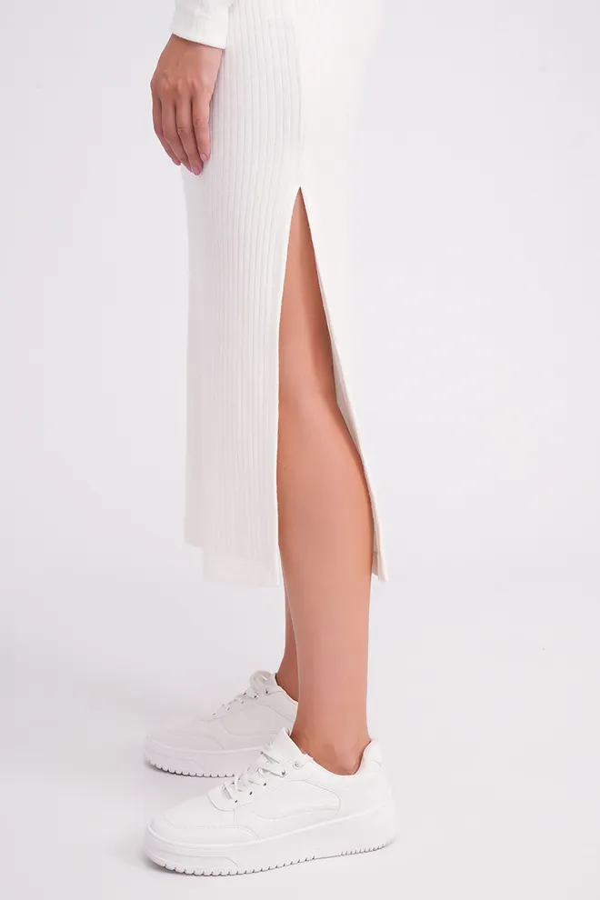 Трикотажное платье в рубчик MOSSLINES 8809/150 Giulia (white dove), белый